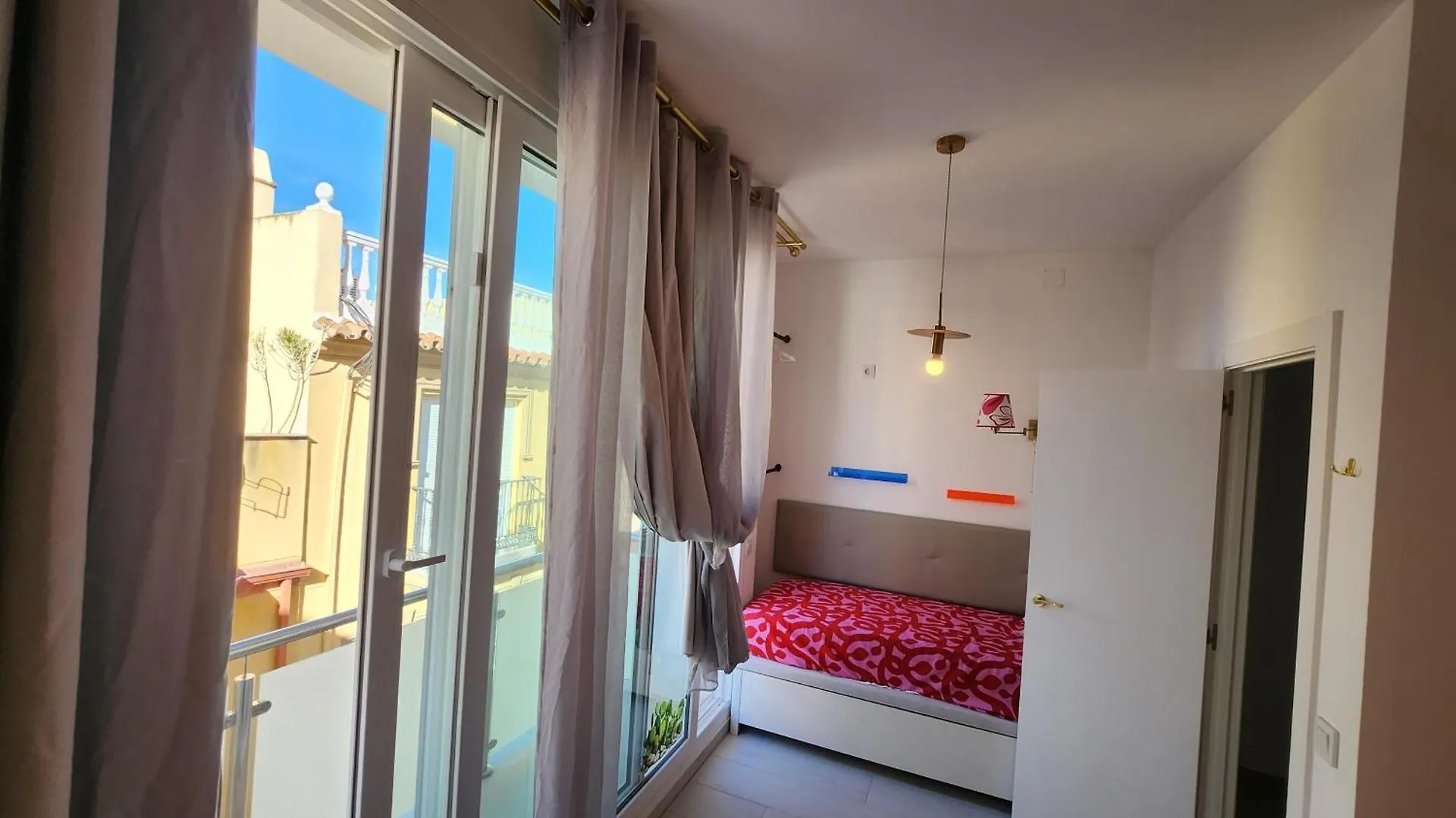 Dali Huelin Malaga Modern Beach Appartment